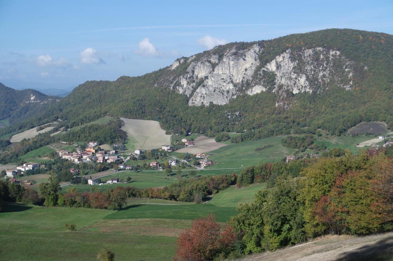 مبيت وإفطار Bebbio Casale Monte Valestra المظهر الخارجي الصورة