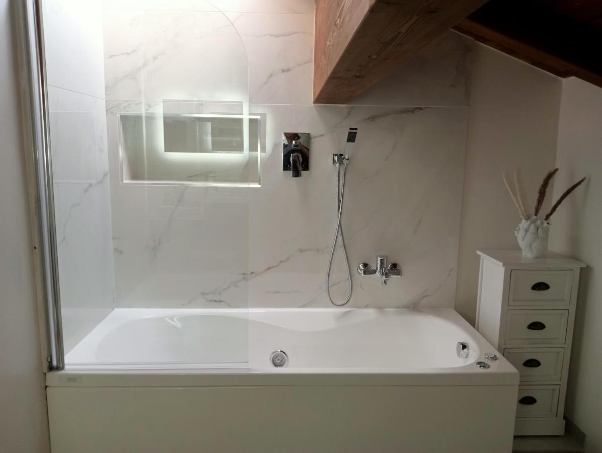 مبيت وإفطار Bebbio Casale Monte Valestra المظهر الخارجي الصورة
