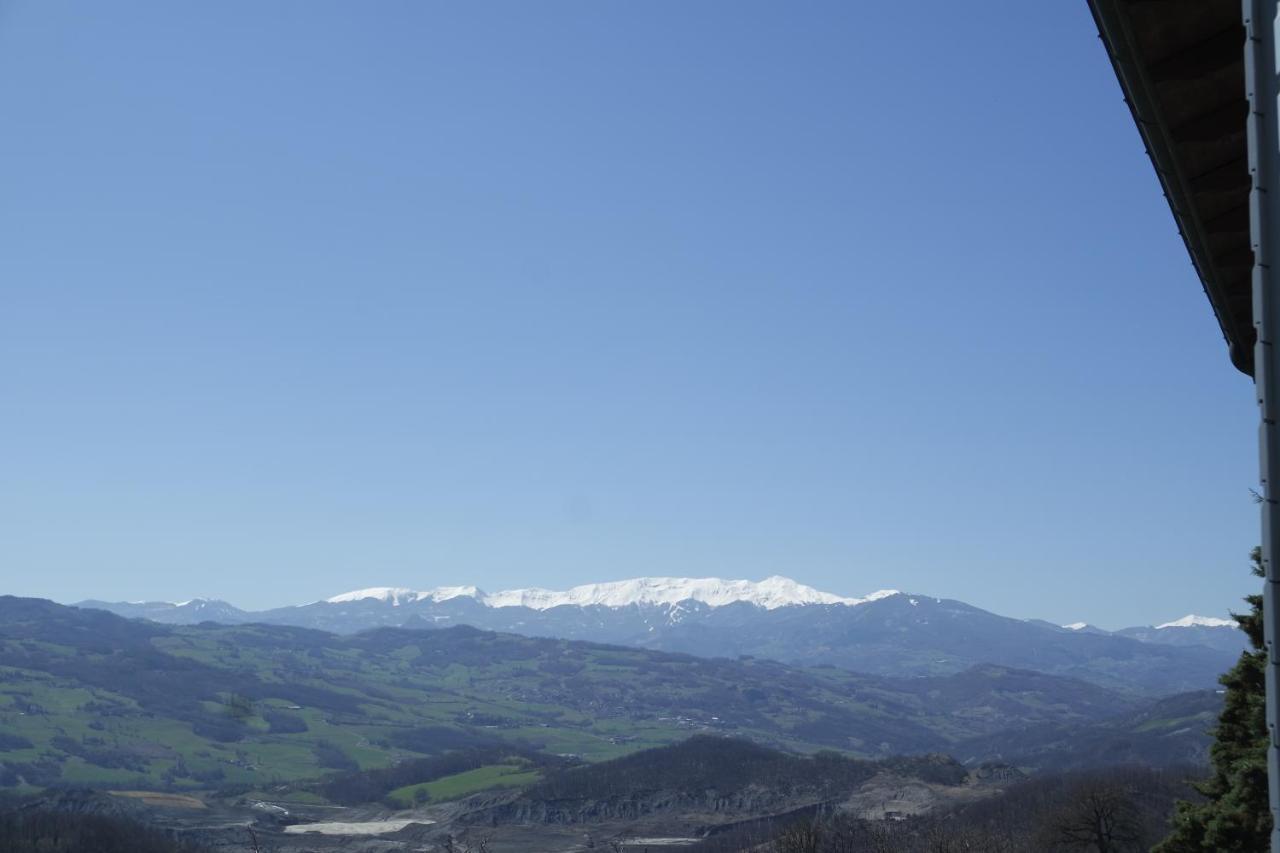 مبيت وإفطار Bebbio Casale Monte Valestra المظهر الخارجي الصورة