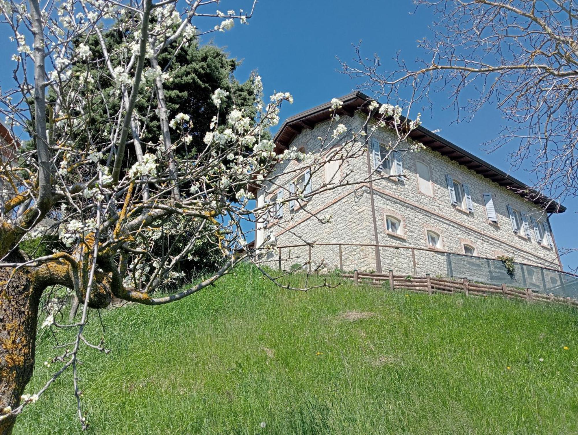 مبيت وإفطار Bebbio Casale Monte Valestra المظهر الخارجي الصورة